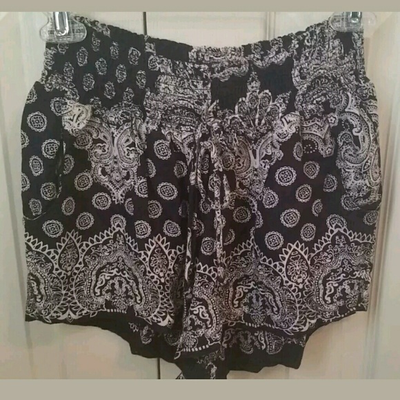 Tillys Shorts - Picture 4 of 7
